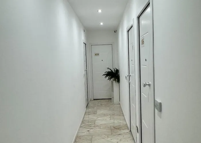Barone House 게스트하우스 4*